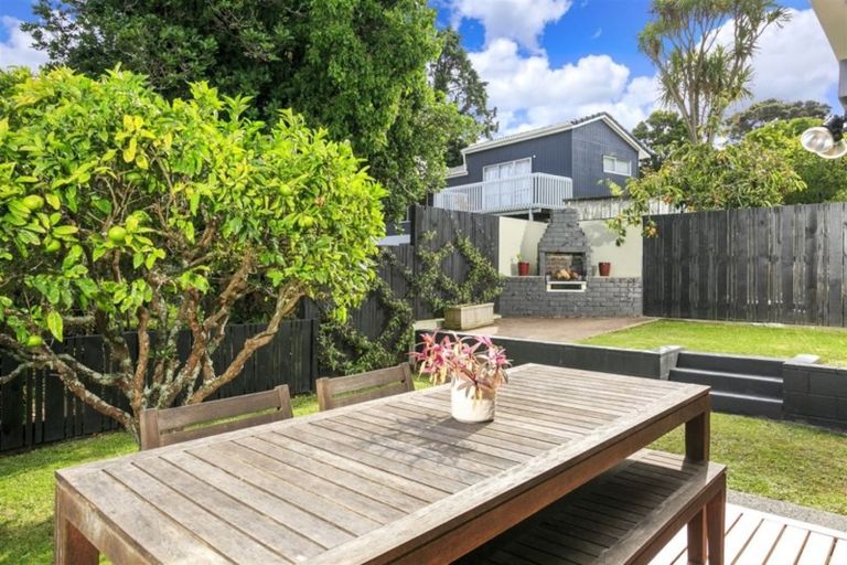 Photo of property in 2/31 Park Hill Road, Birkenhead, Auckland, 0626