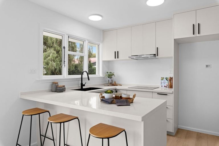 Photo of property in 340 Memorial Avenue, Burnside, Christchurch, 8053