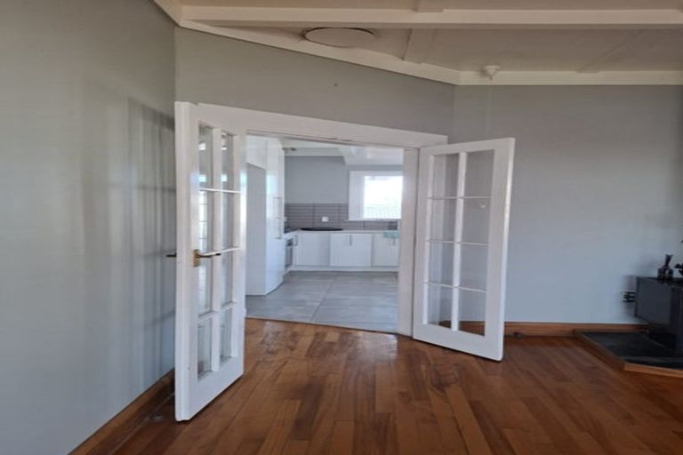 Photo of property in 1/12 Golf Road, New Lynn, Auckland, 0600