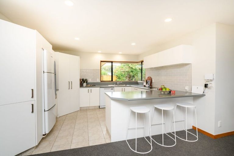 Photo of property in 16 Rothesay Place, Highbury, Palmerston North, 4412