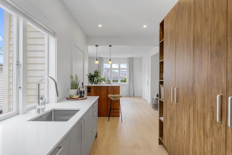 Photo of property in 121 Eastern Terrace, Beckenham, Christchurch, 8023