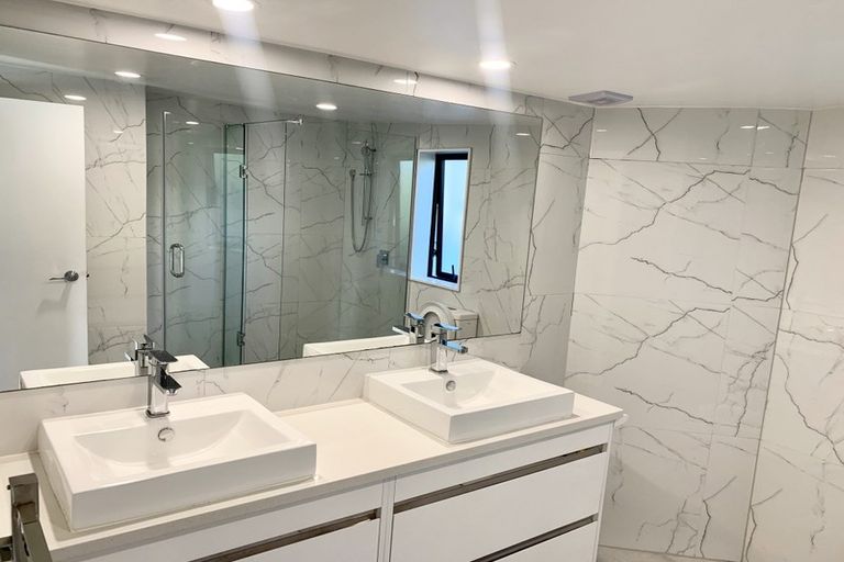 Photo of property in 33 Diana Drive, Glenfield, Auckland, 0627