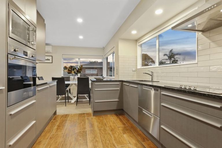 Photo of property in 2/54 Lakeside Drive, Orewa, 0931