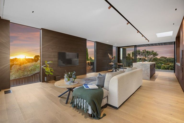 Photo of property in 28 Pacific Parade, Surfdale, Waiheke Island, 1081