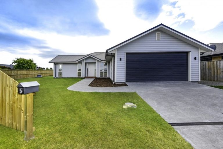 Photo of property in 5 Cressy Place, Darfield, 7510