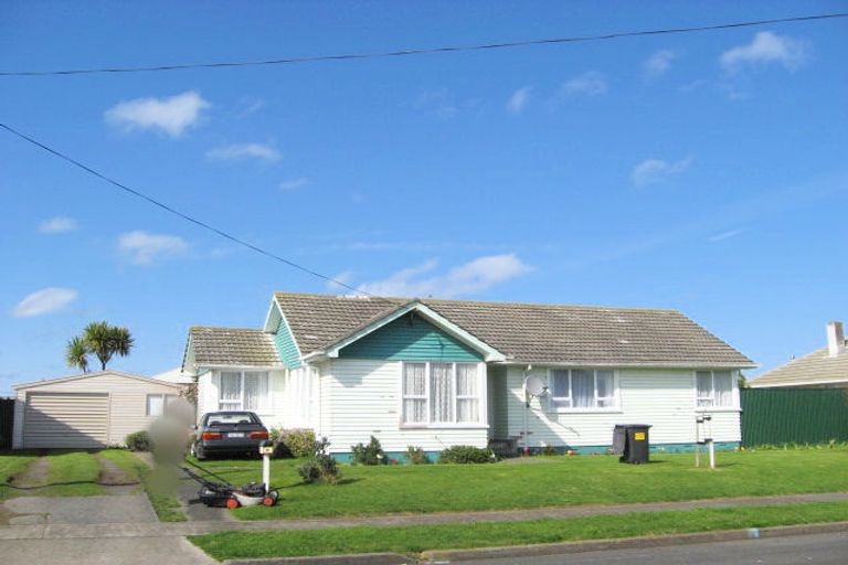 Photo of property in 17 Armstrong Place, Gonville, Whanganui, 4501