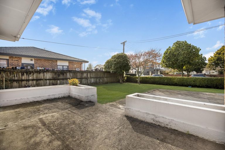 Photo of property in 2 Walter Street, Mangere East, Auckland, 2024