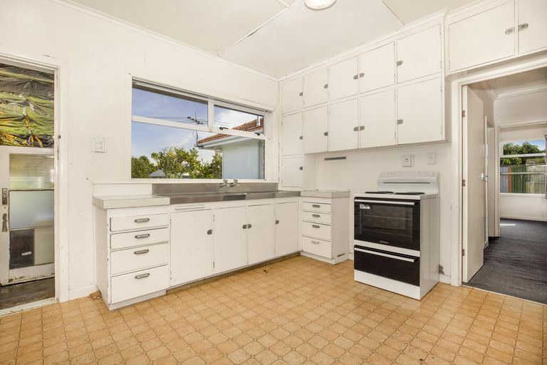 Photo of property in 2 Walter Street, Mangere East, Auckland, 2024