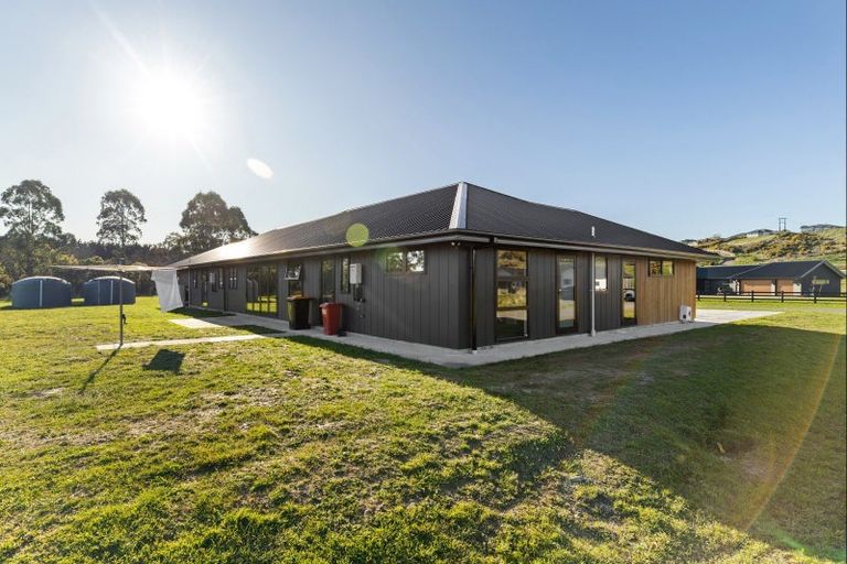 Photo of property in 230 Valley Views, Fitzherbert, Palmerston North, 4472