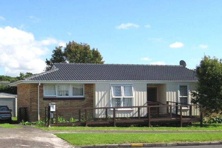 Photo of property in 31 Beach Road, Te Atatu Peninsula, Auckland, 0610