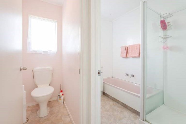 Photo of property in 1/22 Strid Road, Te Atatu South, Auckland, 0610