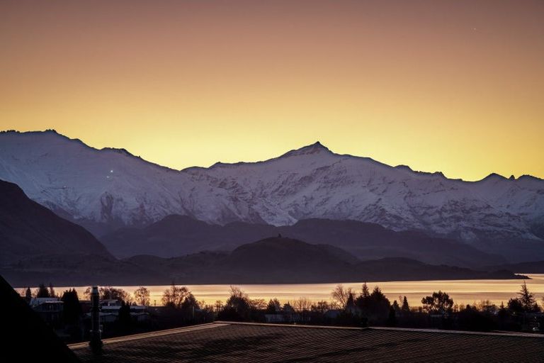 Photo of property in 9 Mcneil Crescent, Wanaka, 9305