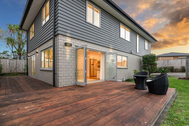 Photo of property in 8b Greenberry Drive, Ranui, Auckland, 0612