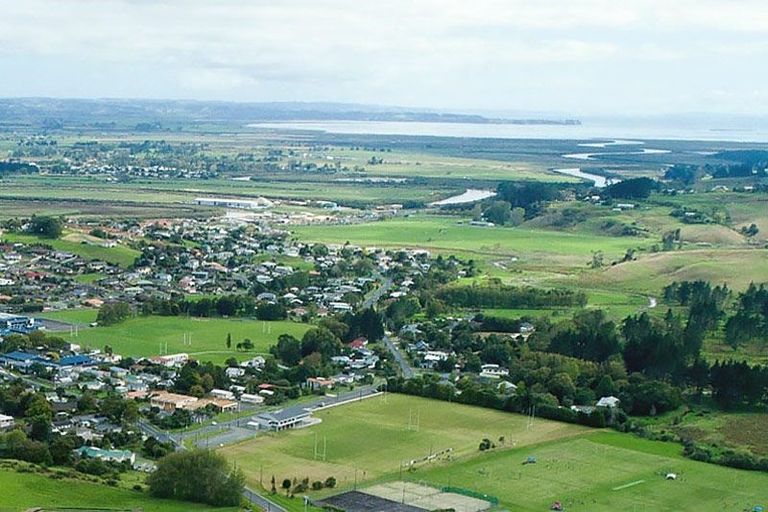 Photo of property in 2 Minerva Avenue, Helensville, 0800