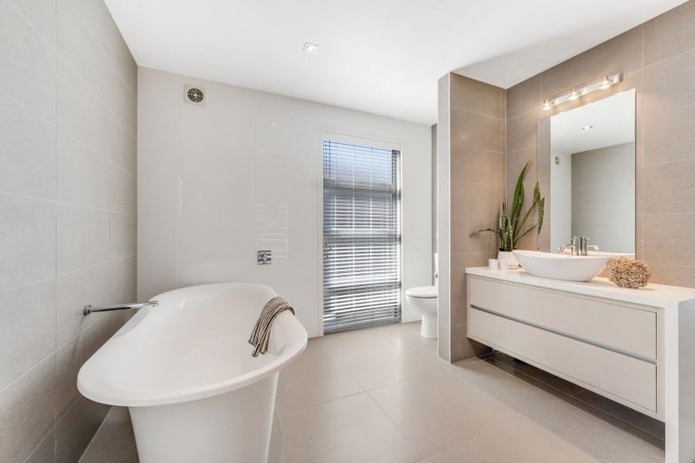 Photo of property in 8 The Parade, Bucklands Beach, Auckland, 2012