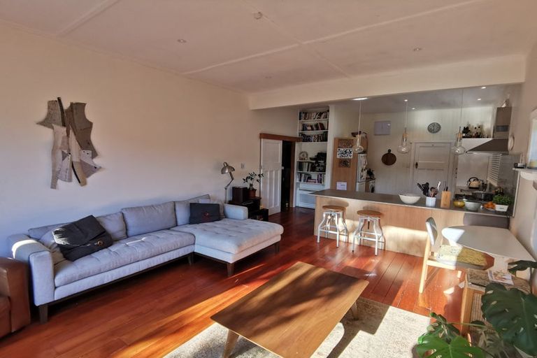 Photo of property in 56 Fairview Crescent, Kelburn, Wellington, 6012