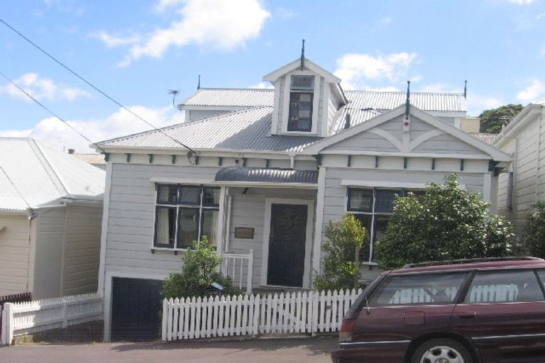 Photo of property in 5 Derby Street, Mount Victoria, Wellington, 6011