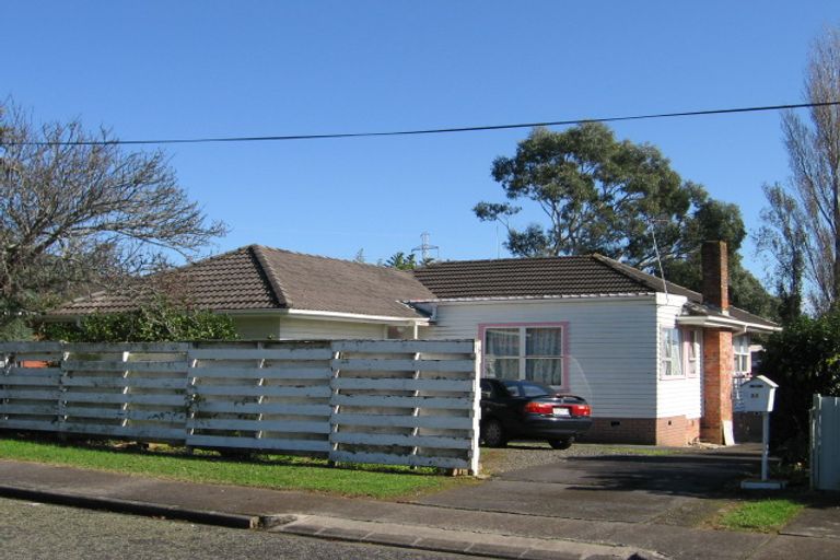 Photo of property in 21 Crown Crescent, Otara, Auckland, 2023