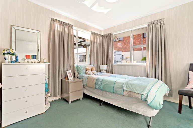 Photo of property in 6 Colwill Road, Massey, Auckland, 0614