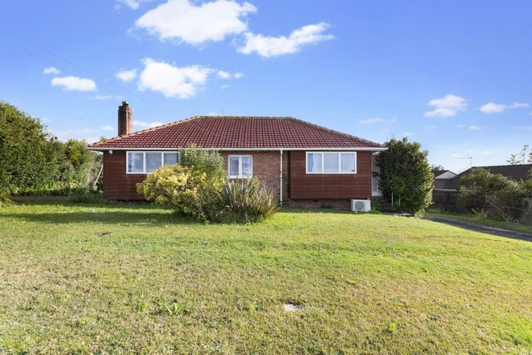 Photo of property in 22 Eastglen Road, Glen Eden, Auckland, 0602