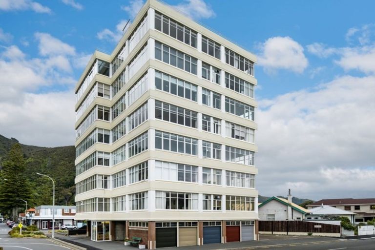 Photo of property in Rona House, 33 Rimu Street, Eastbourne, Lower Hutt, 5013