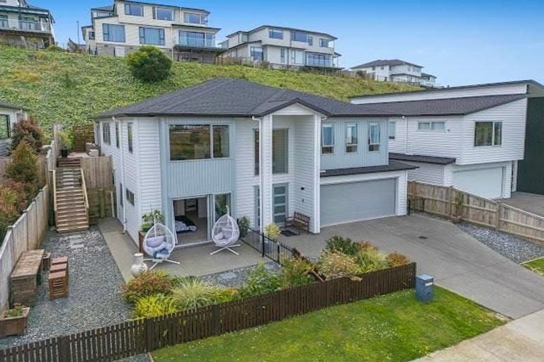 Photo of property in 140 Arran Point Parade, Orewa, 0931