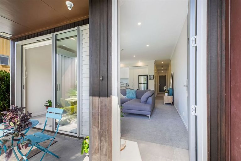 Photo of property in 4/2 Warrant Officer Lane, Hobsonville, Auckland, 0616