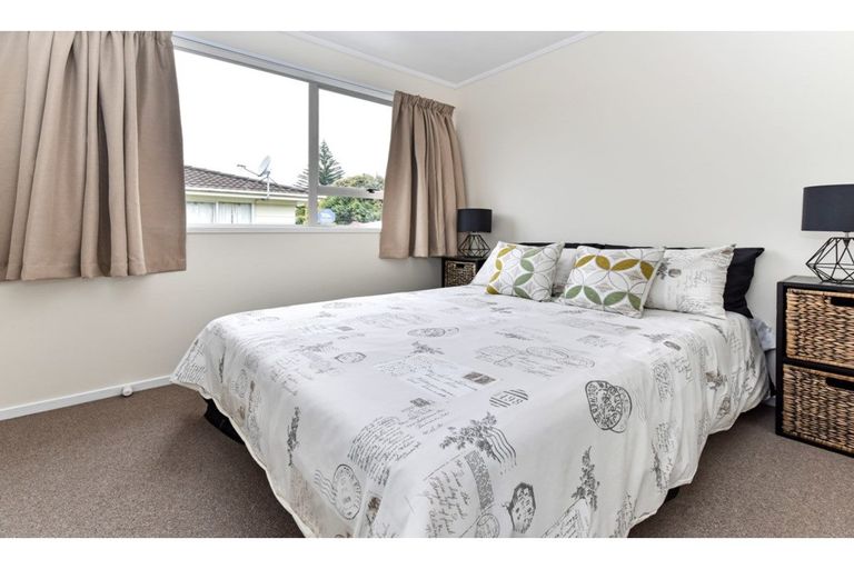 Photo of property in 12 Bedlington Avenue, Manurewa, Auckland, 2102