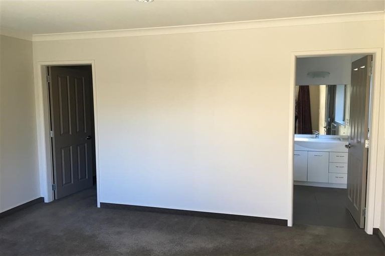 Photo of property in 39 Gandalf Crescent, Paraparaumu, 5032