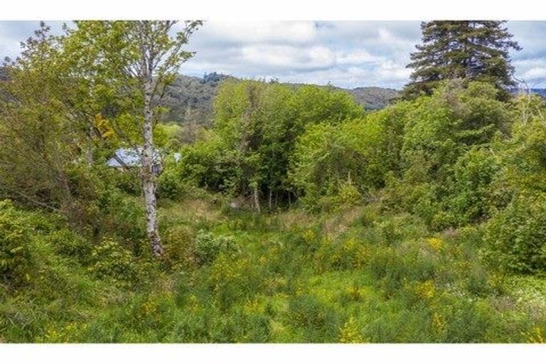 Photo of property in 5 Avro Road, Blue Mountains, Upper Hutt, 5371