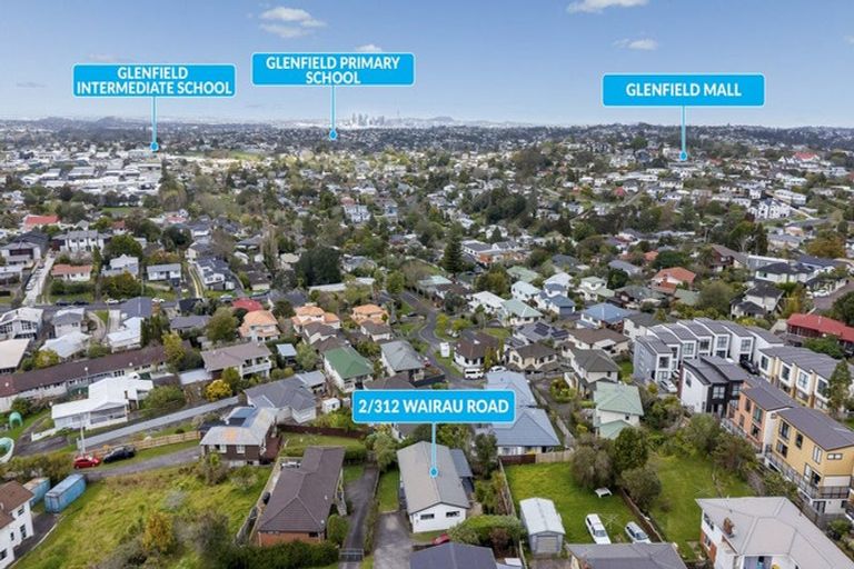Photo of property in 2/312 Wairau Road, Glenfield, Auckland, 0629