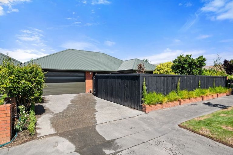 Photo of property in 92 Apsley Drive, Avonhead, Christchurch, 8042