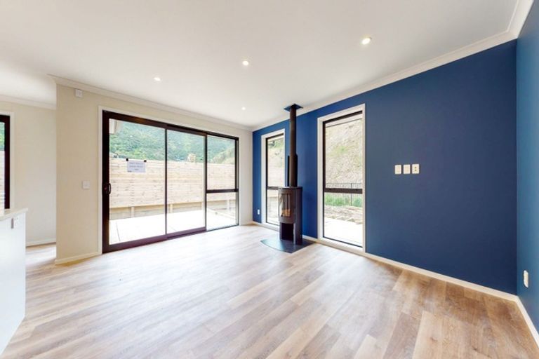 Photo of property in 122 Silverstream Road, Crofton Downs, Wellington, 6035