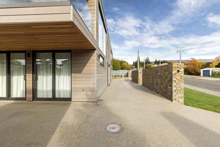Photo of property in 46b Dungarvon Street, Wanaka, 9305