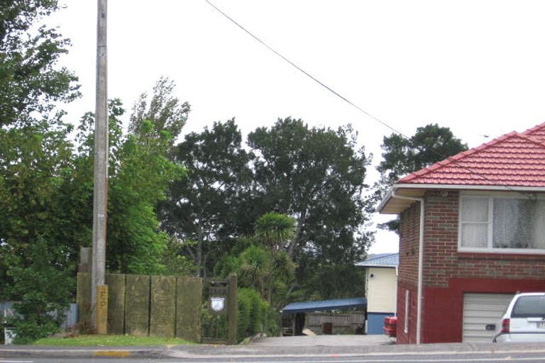 Photo of property in 2/246 Sunset Road, Windsor Park, Auckland, 0632