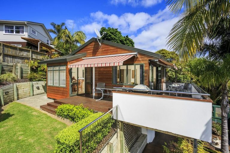 Photo of property in 1/177 Carlisle Road, Northcross, Auckland, 0632