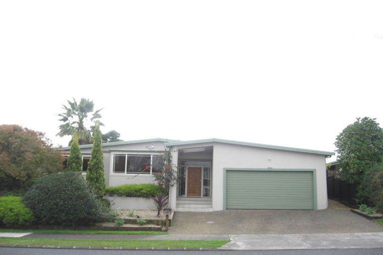 Photo of property in 3 Tupaki Place, Pakuranga Heights, Auckland, 2010