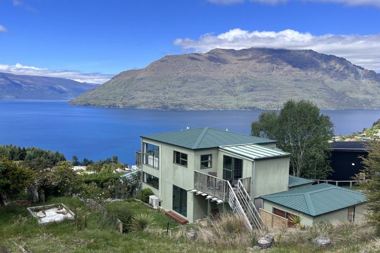 Photo of property in 117a Wynyard Crescent, Fernhill, Queenstown, 9300