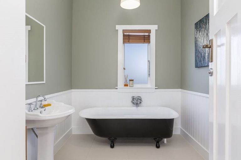 Photo of property in 13 Blacks Road, Greenhithe, Auckland, 0632