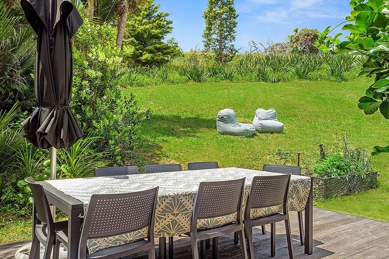 Photo of property in 51 Buckleton Road, Tawharanui Peninsula, Matakana, 0986