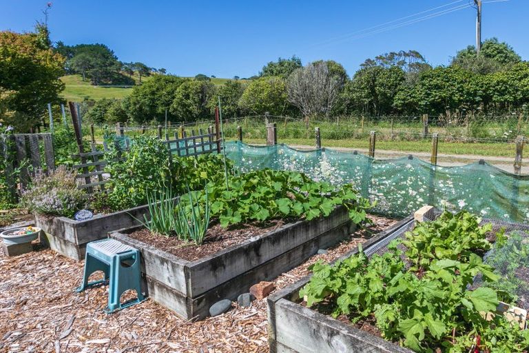 Photo of property in 33 Orua Lane, Hot Water Beach, Whitianga, 3591