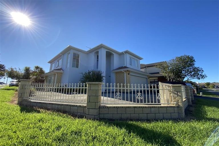 Photo of property in 2 Duntrune Road, Flat Bush, Auckland, 2016