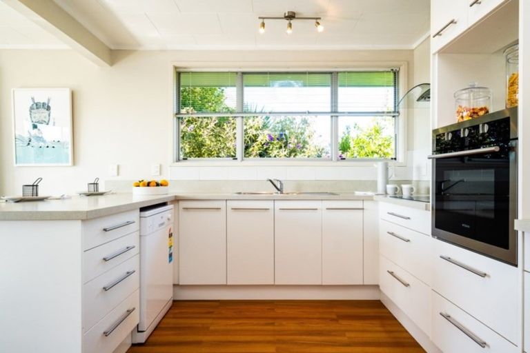 Photo of property in 25 Tauroa Road, Havelock North, 4130