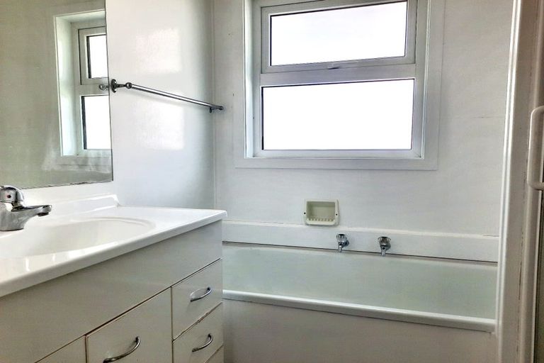 Photo of property in 1/10a Walter Street, Hauraki, Auckland, 0622