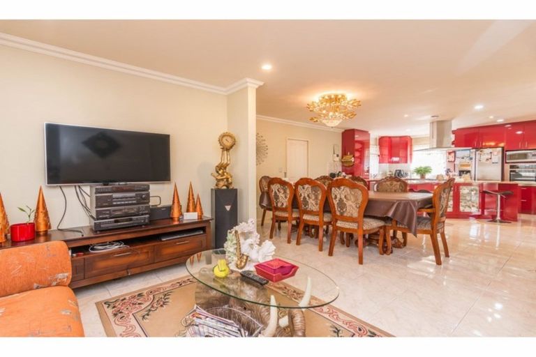 Photo of property in 2a Wattle Street, New Lynn, Auckland, 0600