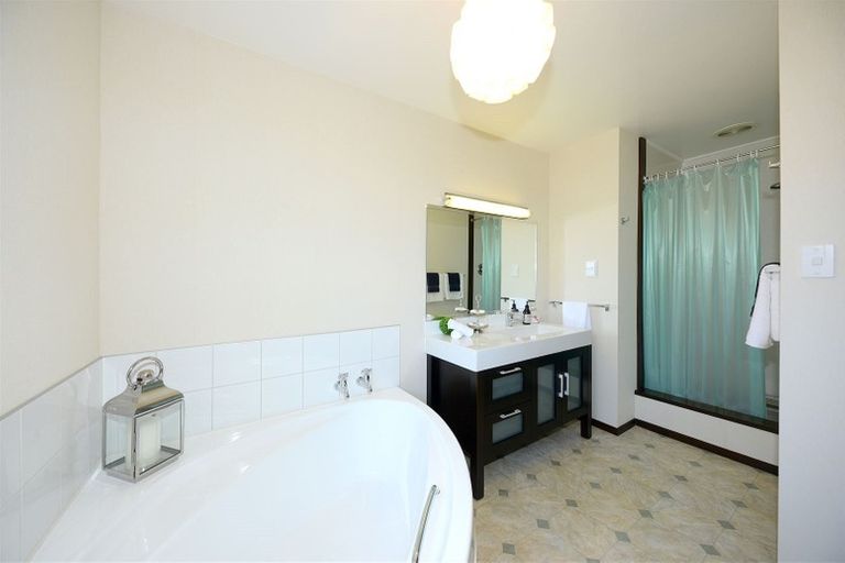 Photo of property in 11 Strathean Avenue, Avonhead, Christchurch, 8042