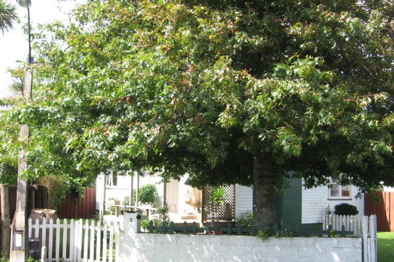 Photo of property in 6 Hughdene Place, Henderson, Auckland, 0610