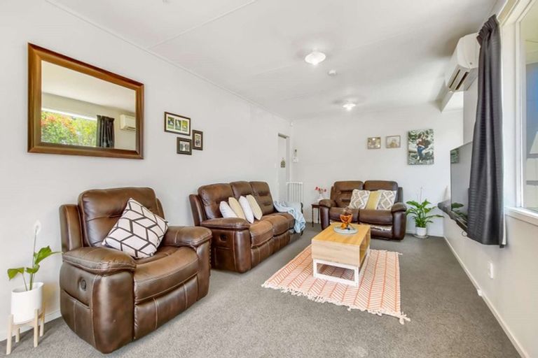 Photo of property in 91 Aquarius Drive, Kawaha Point, Rotorua, 3010