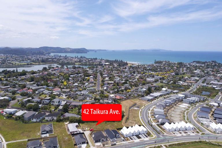 Photo of property in 42 Taikura Avenue, Red Beach, 0932