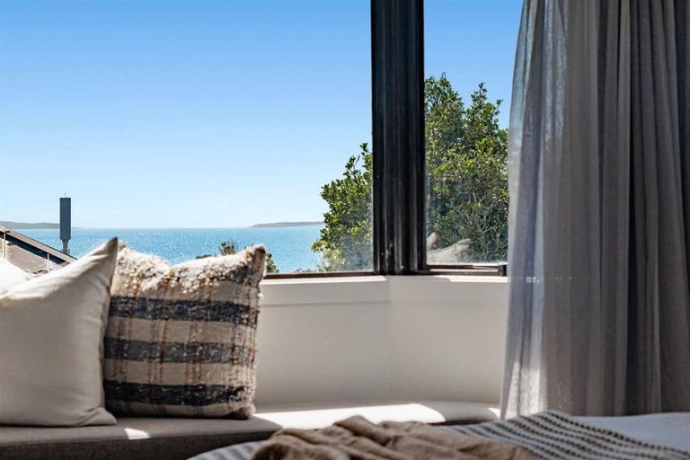 Photo of property in 2/10 Sylvan Park Avenue, Milford, Auckland, 0620